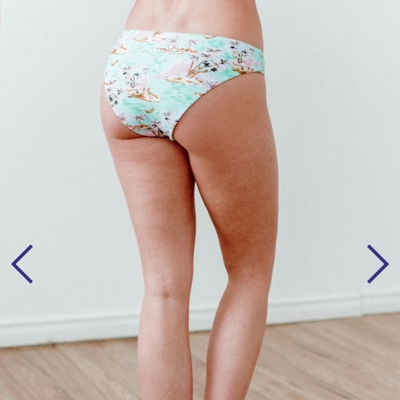 NWT Bikini Bottom 🌸 - Picture 4 of 4